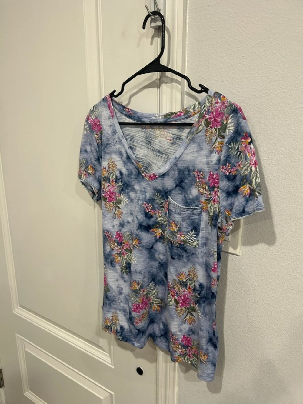 Dept 222 Large Blue Floral Tie-Dye V-Neck Pocket T-Shirt Boho Art - Picture 3 of 10